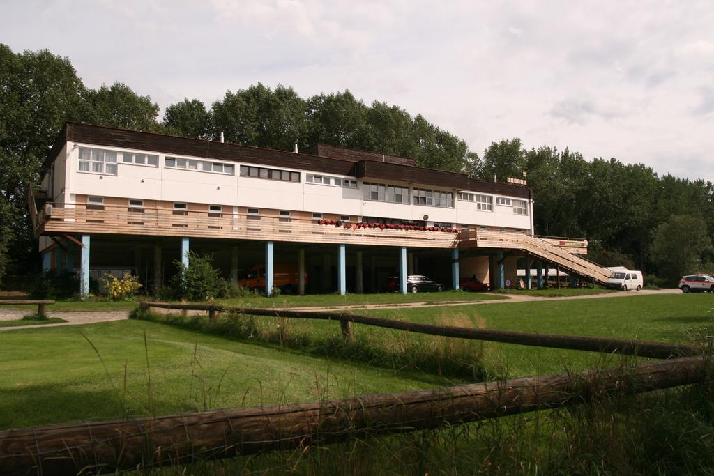 Hostel Boathouse Praag Buitenkant foto